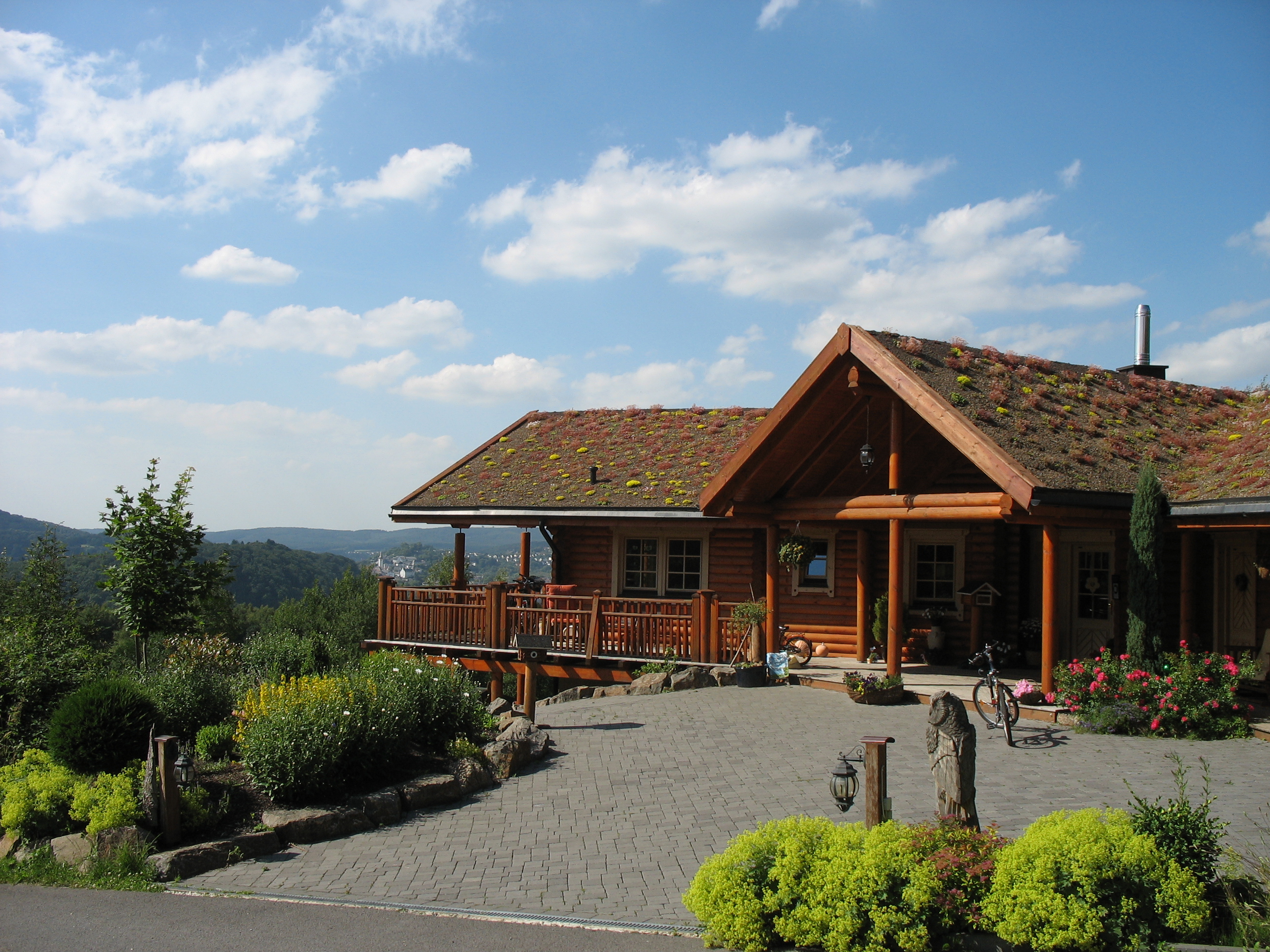 Die Rezeption der Country-Lodge mit Blick auf Arnsberg